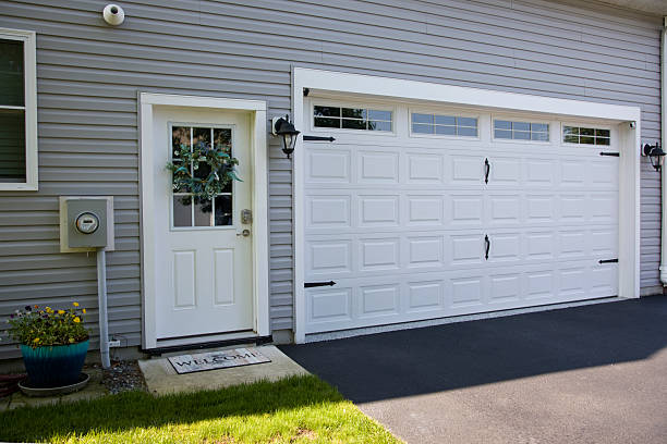 24/7 Emergency Garage Door Panel Replacement experts in Lake Holiday, VA